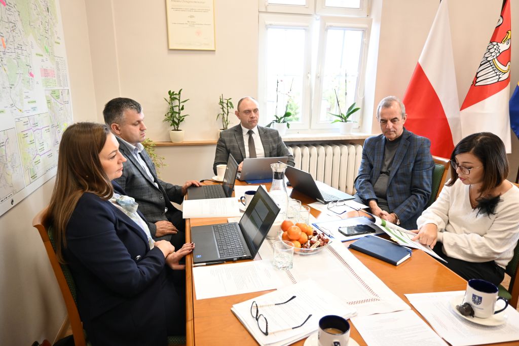 Zarząd Powiatu o zadaniach oświatowych