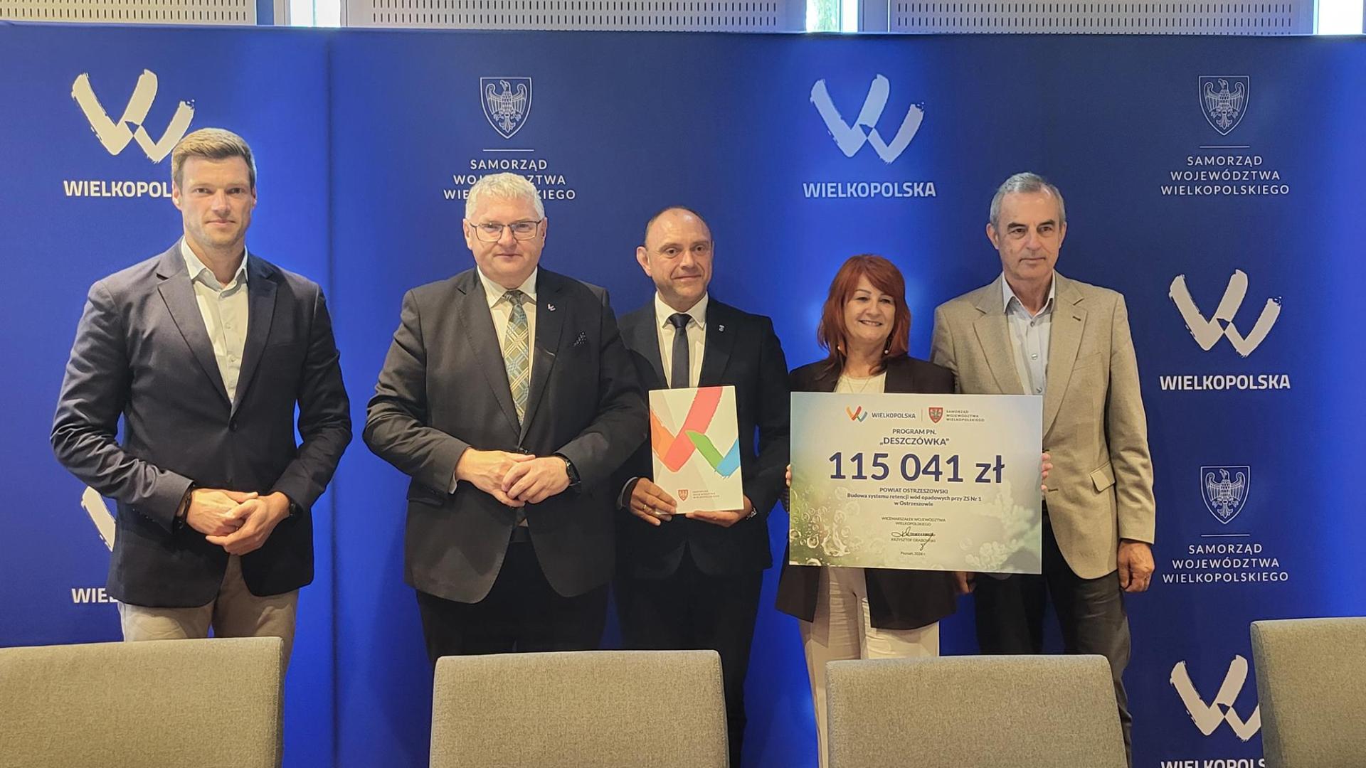 Podpisano umowę na realizację zadania pn. „Budowa systemu retencji wód opadowych przy ZS Nr 1 w Ostrzeszowie”